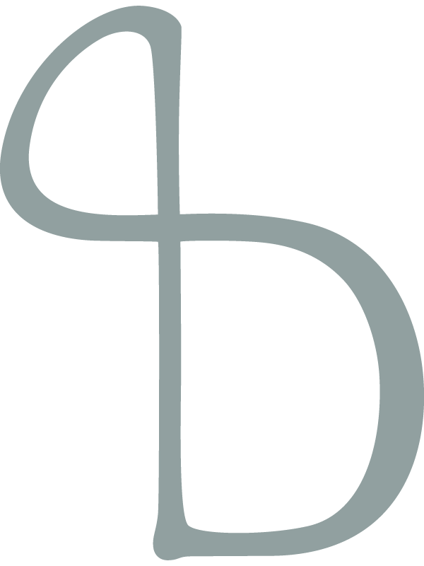  Rose Reicharts Signet, eine elegant geschwungene Form, die an zwei ineinander verschlungene Rs oder einen dreidimensionalen Buchstaben B erinnert, wobei der Oberkörper auf die andere Seite gespiegelt wurde.